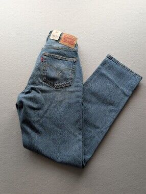 Levi's Women's 501 Curve High-Rise Straight-Leg Jeans 25x30 Medium Distressed